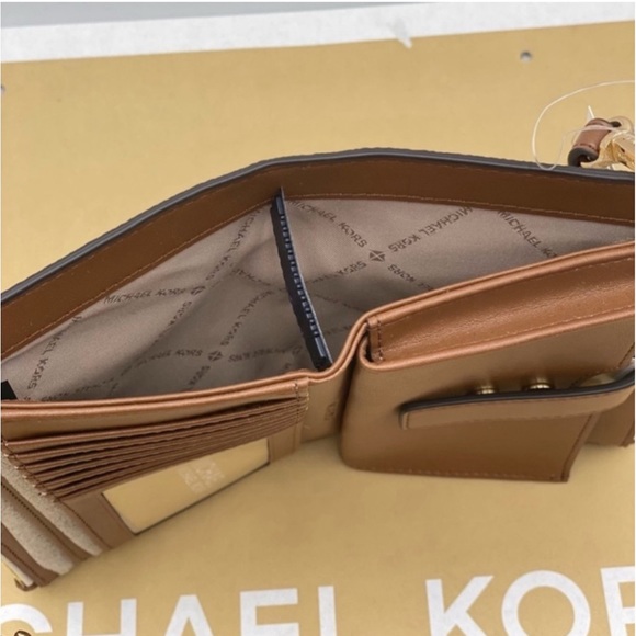 Michael Kors DoubleZip Wristlet Wallet Vanilla NWT - Picture 9 of 11